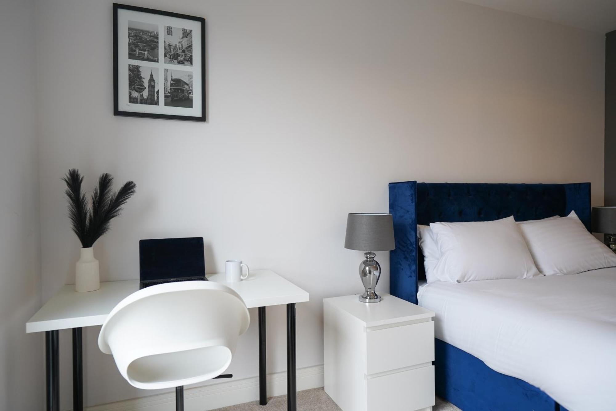 Serenity By The Water: 3 Bed 3 Bath West - Parking Apartamento Londres