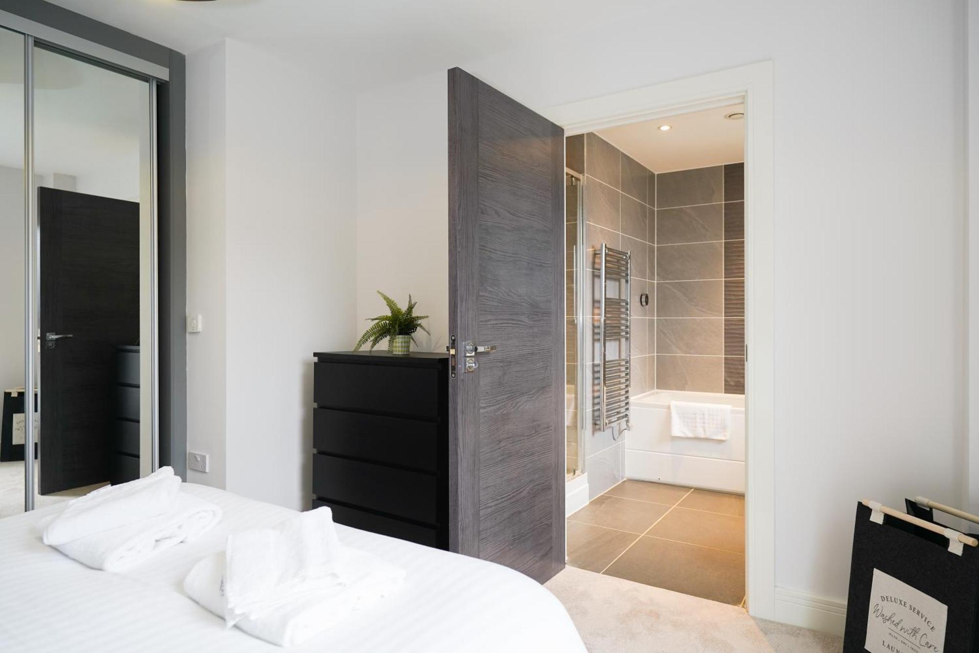 Serenity By The Water: 3 Bed 3 Bath West - Parking * Londres