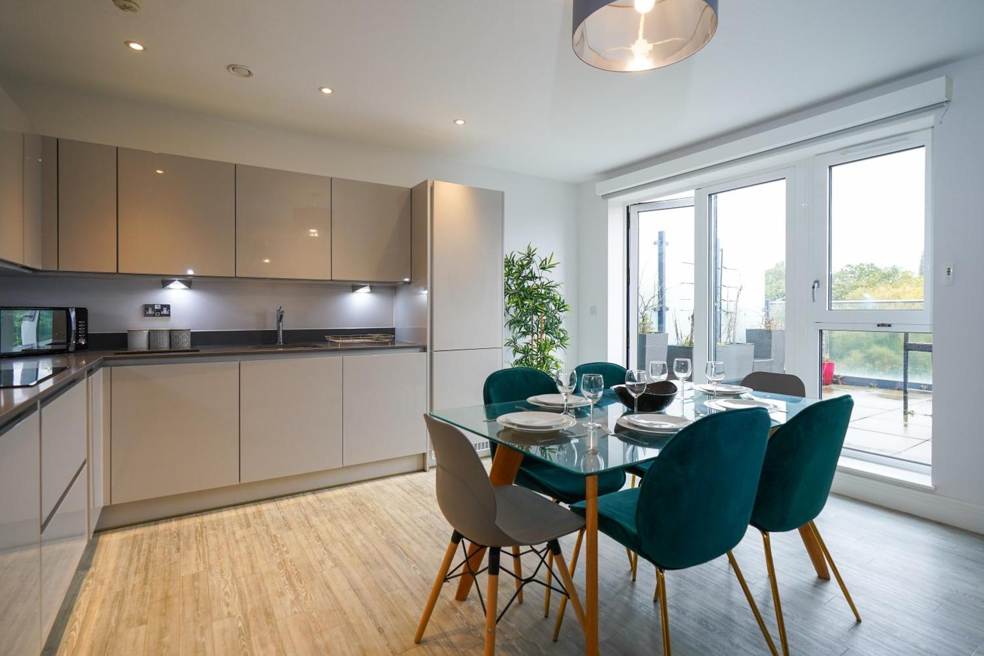 Serenity By The Water: 3 Bed 3 Bath West - Parking Appartement Londres