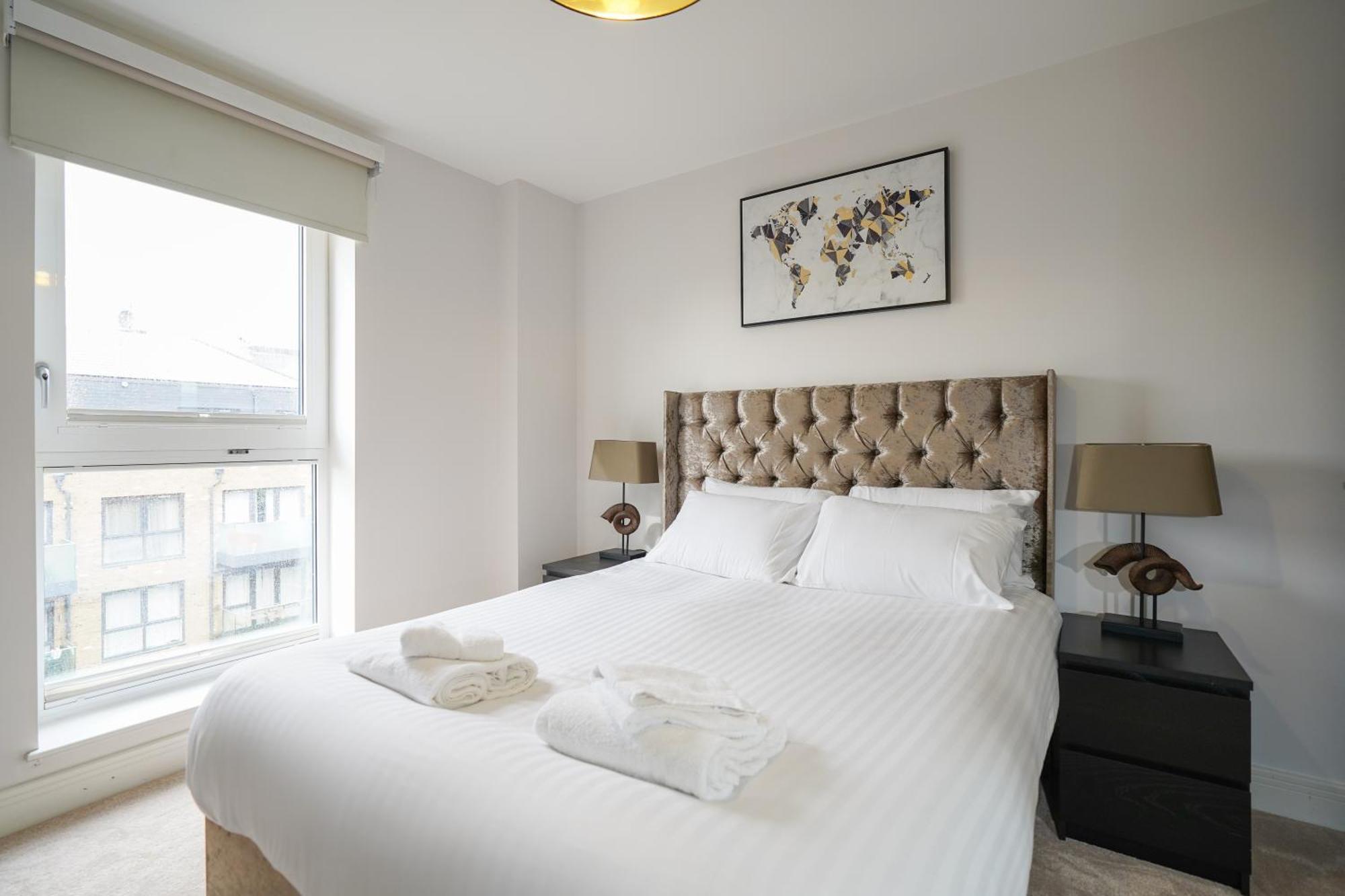 Serenity By The Water: 3 Bed 3 Bath West - Parking Appartement Londres