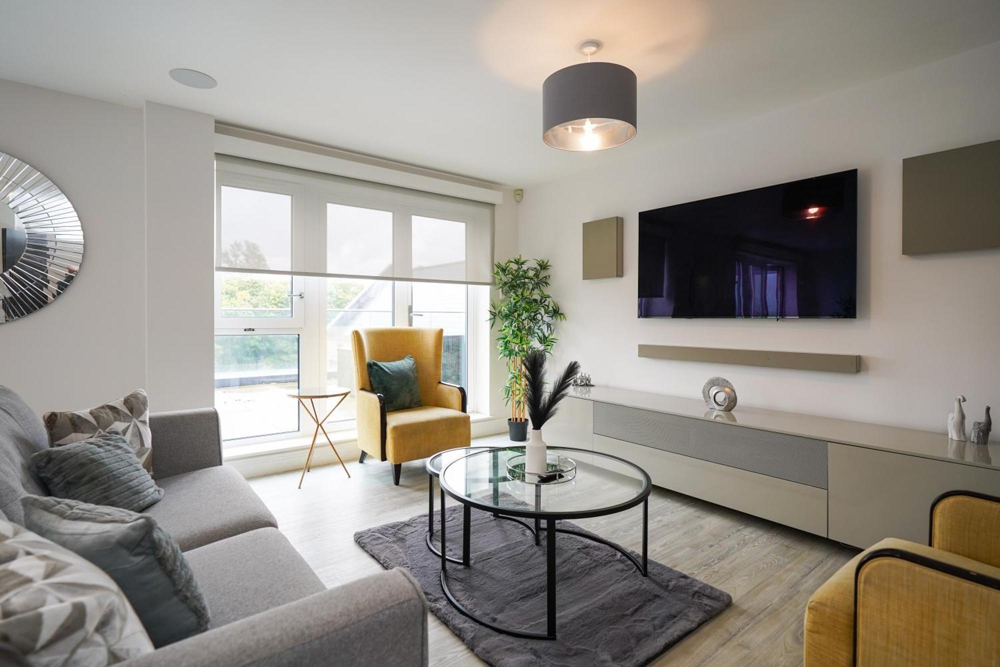 Serenity By The Water: 3 Bed 3 Bath West - Parking Appartement *